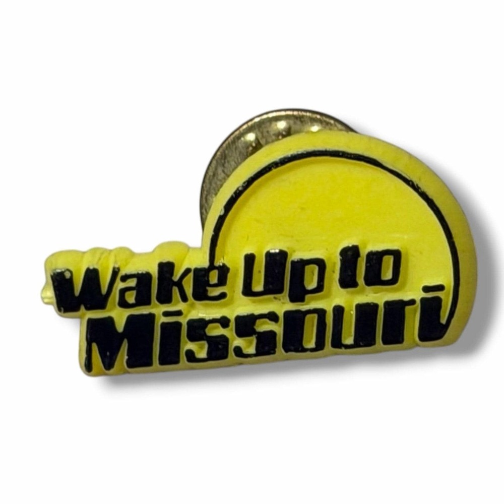 Wake Up to Missouri Yellow Plastic Pinback Button Souvenir A4